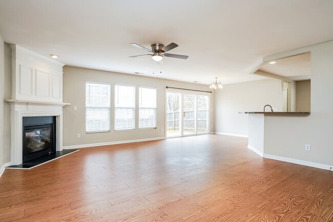 Photo - 2014 Gushing Dr