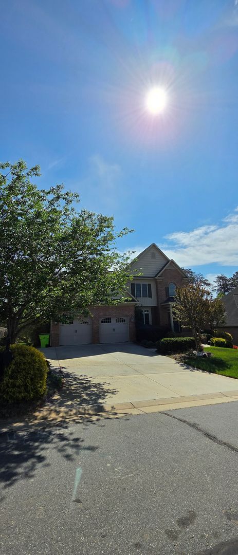 Photo - Beautiful Home with a full in law suite in Lewisville