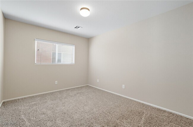 Photo - 749 Jewel Tower St