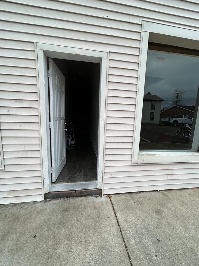 Building Photo - 105 W Emeline St Unit A