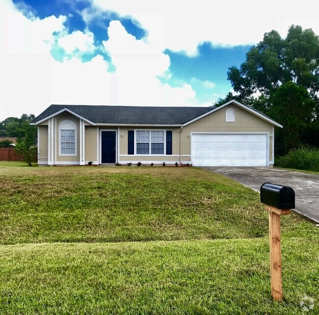 Building Photo - PSL 3/2/2 Conveniently Located Rental