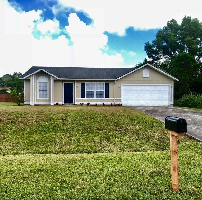 PSL 3/2/2 Conveniently Located - PSL 3/2/2  Conveniently Located House