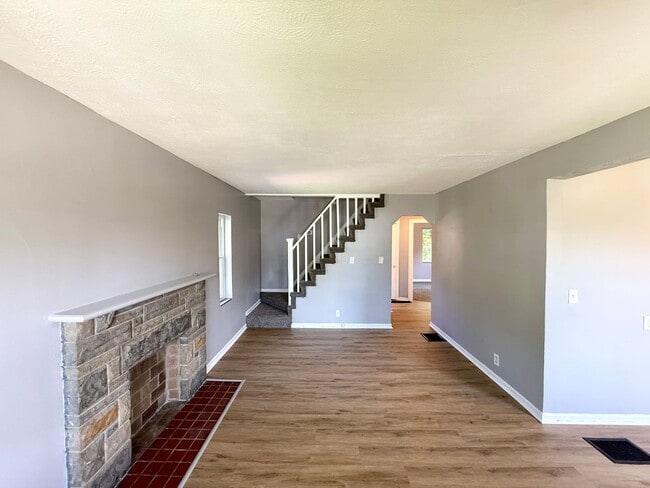 Photo - Cozy & Spacious 4-Bedroom Home in Cincinnati