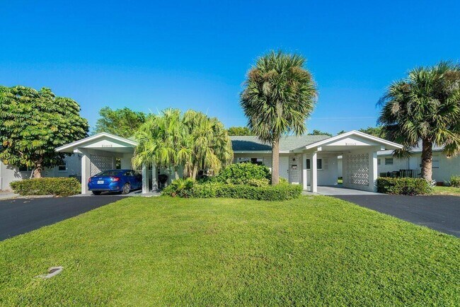 Photo - 2856 NE 5th Ave