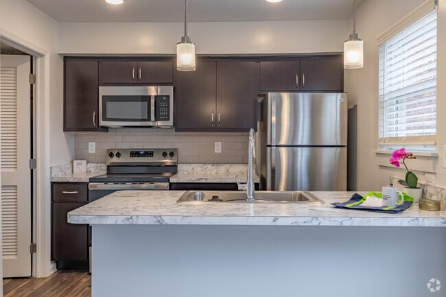 2BR, 2BA - 1100SF - Kitchen