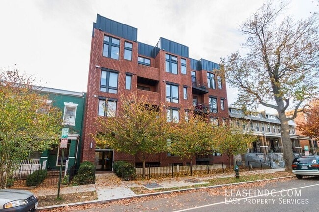 245 15th St SE Unit 201