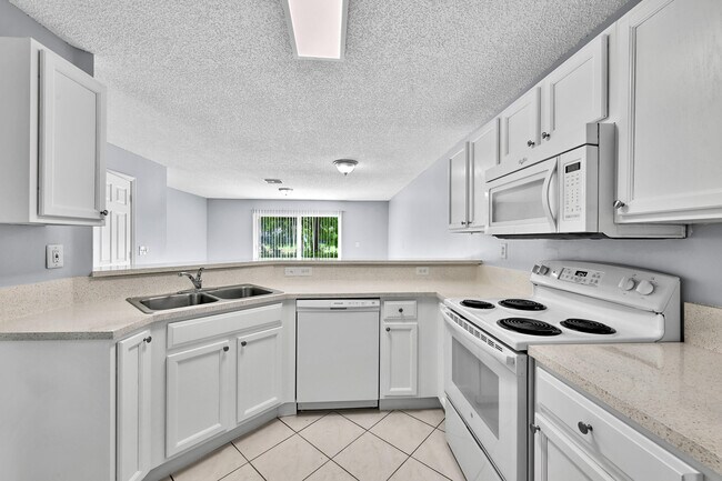 8658 S Southgate Shores Cir