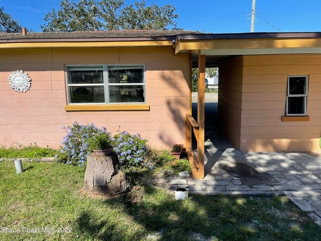 Photo - 2095 Pineapple Ave