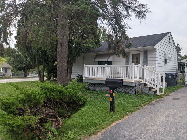 West side of Waukegan - West side of Waukegan House