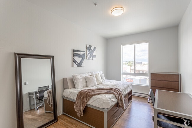 3BR, 2BA - 1,211 SF