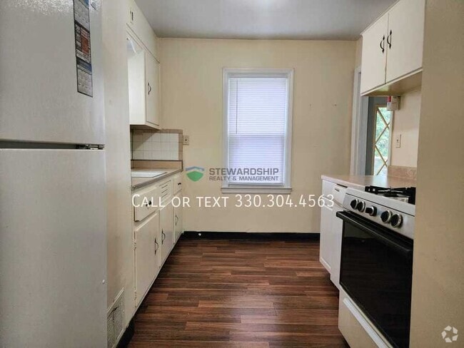 Building Photo - 323 Hayes Ave Rental