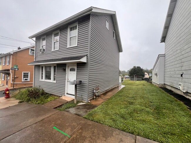 Building Photo - 121 S Church St Unit 1 Rental