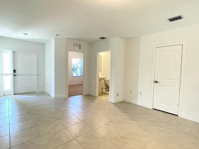 Photo - 441 NE 5th Terrace