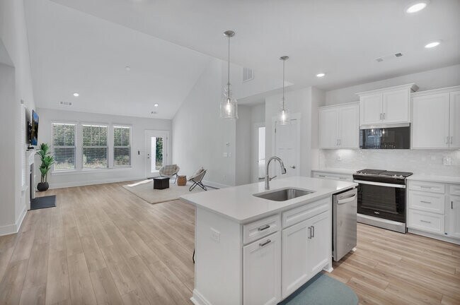 Photo - 323 Grange Vly Ln