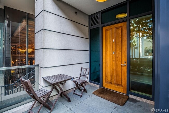 Photo - 489 Harrison St