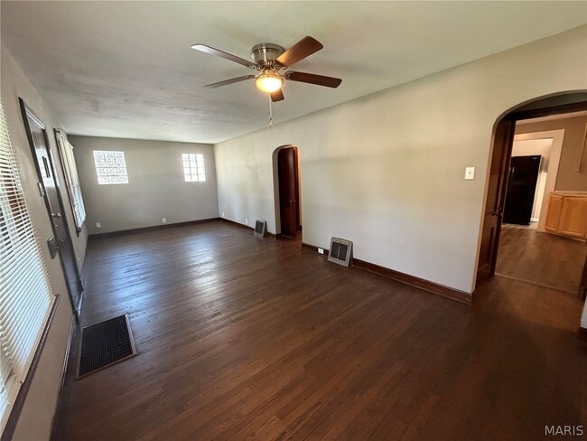 Photo - 8733 Mavis Pl
