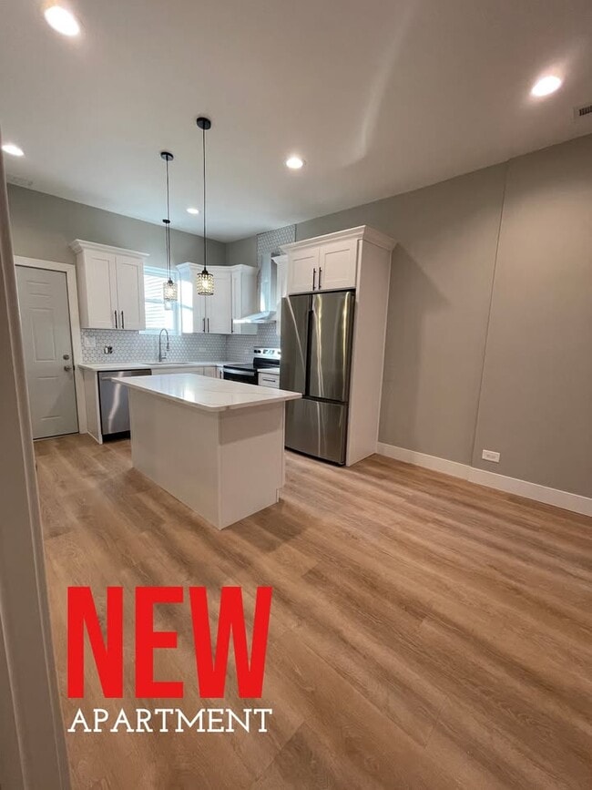Building Photo - 3632 N Ashland Ave Unit 3 Rental
