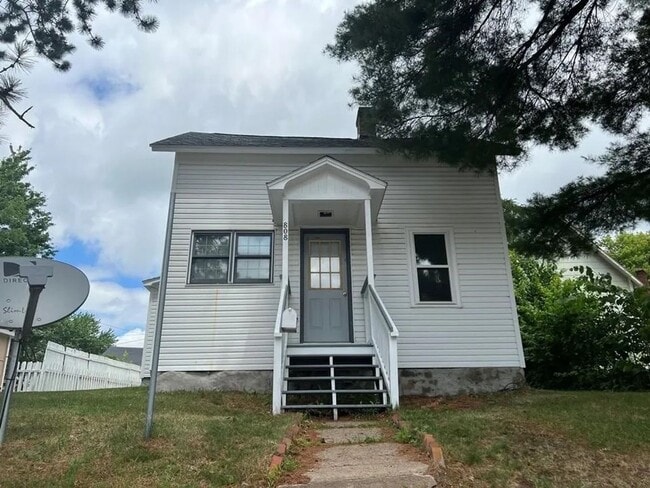 808 W Grand Ave