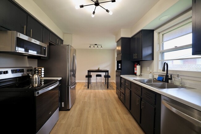 Photo - 1534 N Woodburn Ave Unidad A