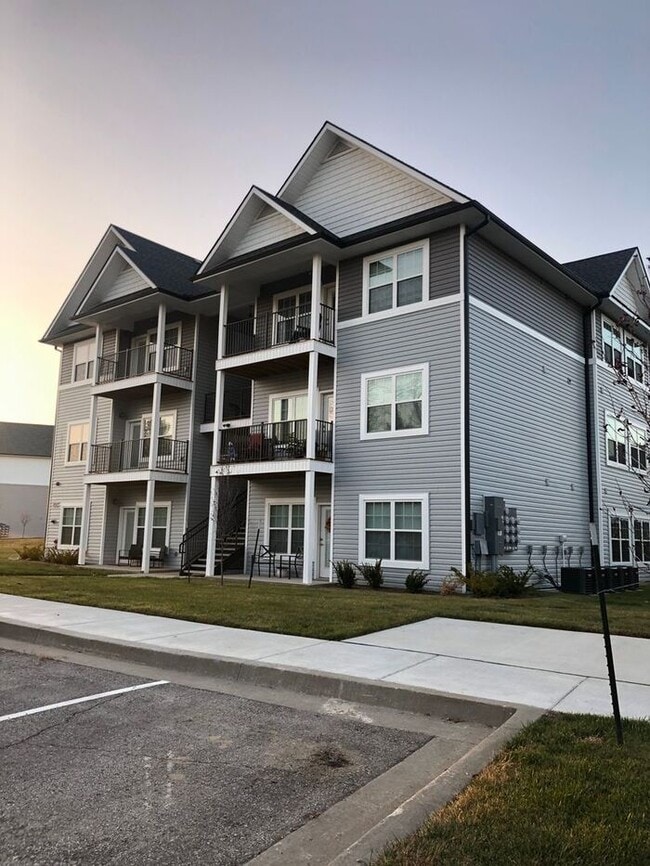 Building Photo - Handicap-Accessible Apartment — Updated, Convenient & Move-In Ready 09/08/26