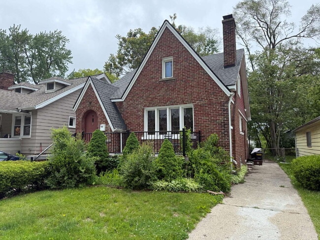 "3-Bed Home with Hardwood Floors and 2.5 B... - "3-Bed Home with Hardwood Floors and 2.5 B...