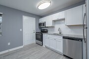 2BR, 1BA - 845SF - Kitchen