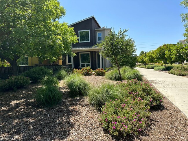 Photo - Charming 3 Bed / 2.5 Bath Home with Modern Upgrades