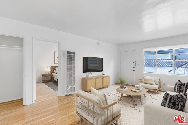 Building Photo - 1342 Yale St Unit B