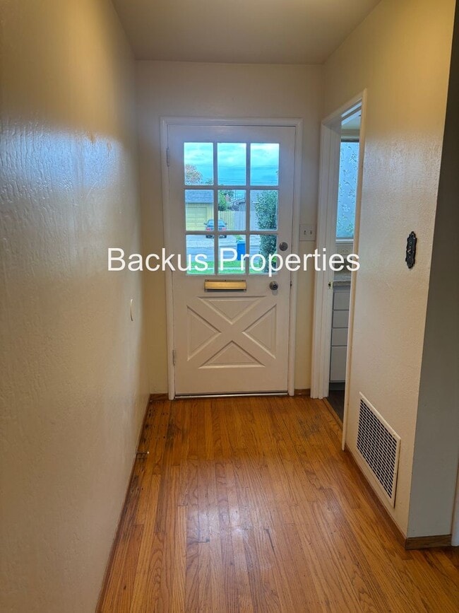 Photo - 827 Bedford Dr Unit Main