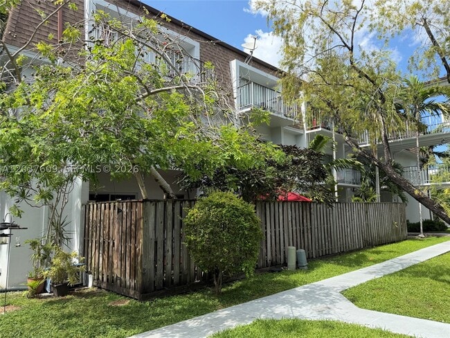 Building Photo - 9621 SW 77th St Unit 101B
