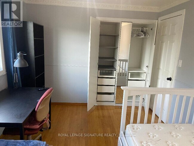Photo - 72 Whitehorn Crescent