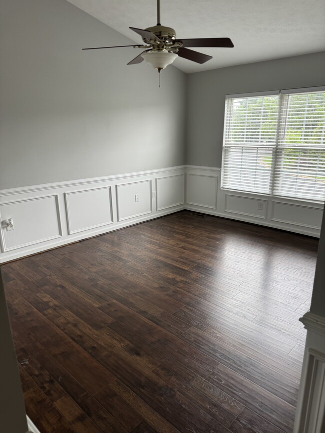 Sala de estar - 644 Edwardian Ln