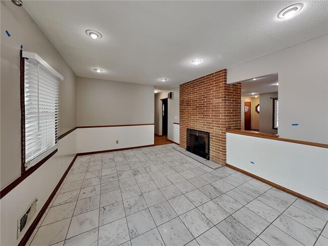 Photo - 2921 W 70 1/2 St