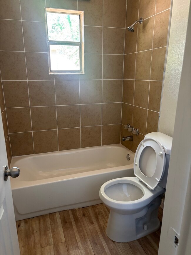 Photo - 918 Preston St Apartments Unit 103