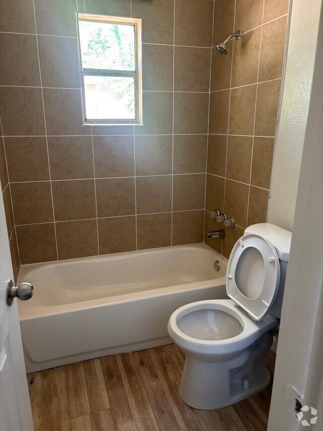 Building Photo - 918 Preston St Unit 103 Rental