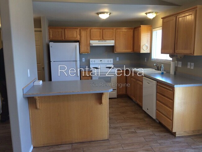 Photo - 2279 NE Cherry Loop