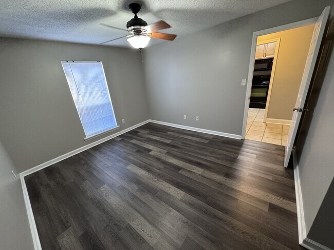 Photo - 1055 Baxter St