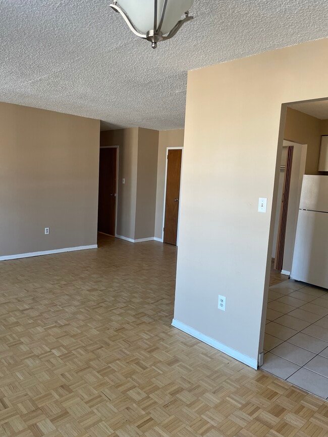 Photo - 175 Bloor St W