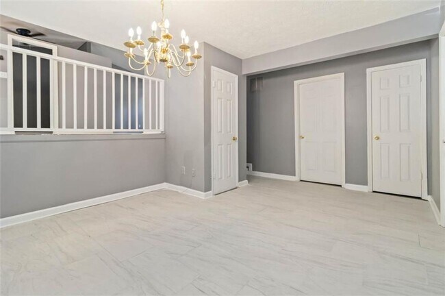 Photo - 6925 Cainwood Dr