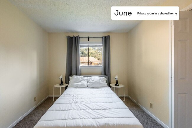 Photo - Room in Shared 4 bed/3 bath home Unidad B