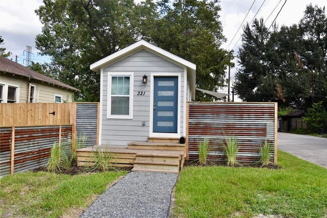 Building Photo - 321 E 35th St