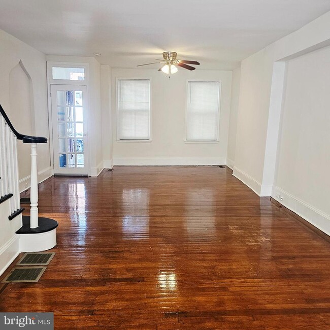 Photo - 1816 Montrose St