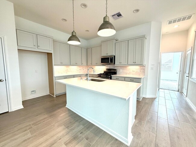 Photo - 620 Silver Pear Ct