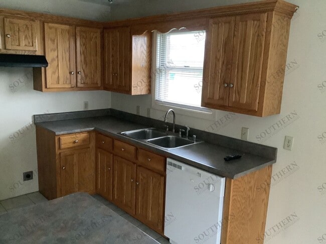 Photo - 300 Trista Ln