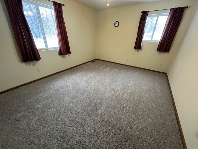 Photo - 633 Airway Dr