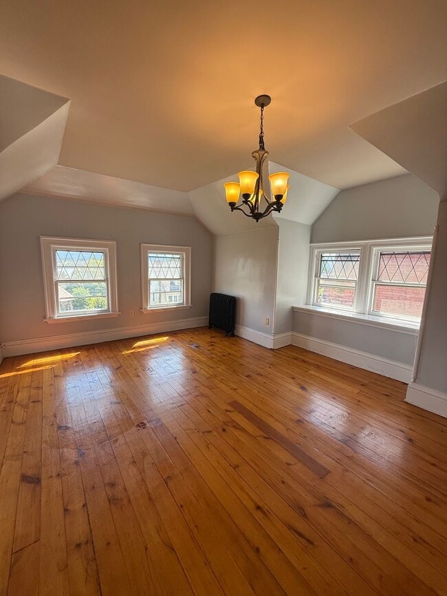 Building Photo - 409 Grand St Unit 3 Rental