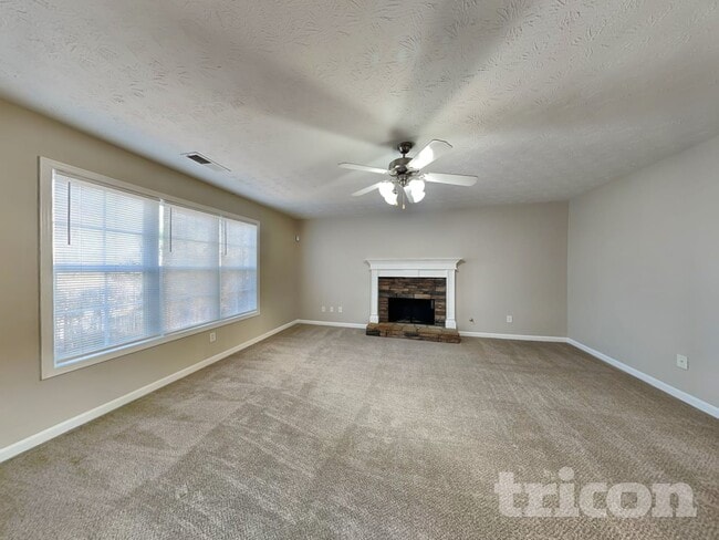 Photo - 180 Prince Edward Way