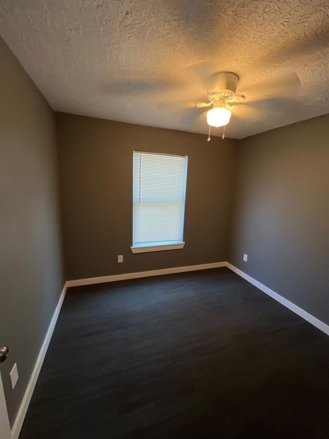 Photo - 2610 1/2 Mills St