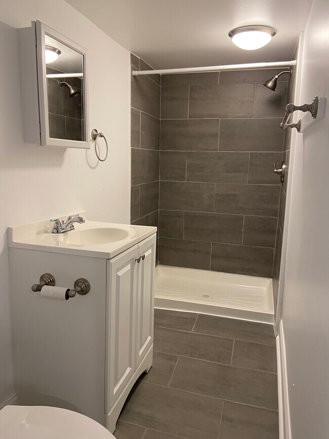 Photo - 549 S Salford St