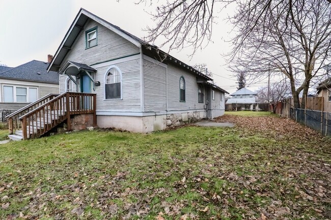 Photo - 1017 E Augusta Ave